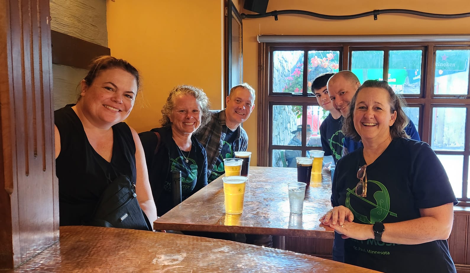 Amazing CIM Parents, like these ones, supported their kids by bringing them over to Ireland, and listening to hours and hours of tunes night after night over a pint. There were many laughs, good chats, and gorgeous tunes. CIM parents are the best!